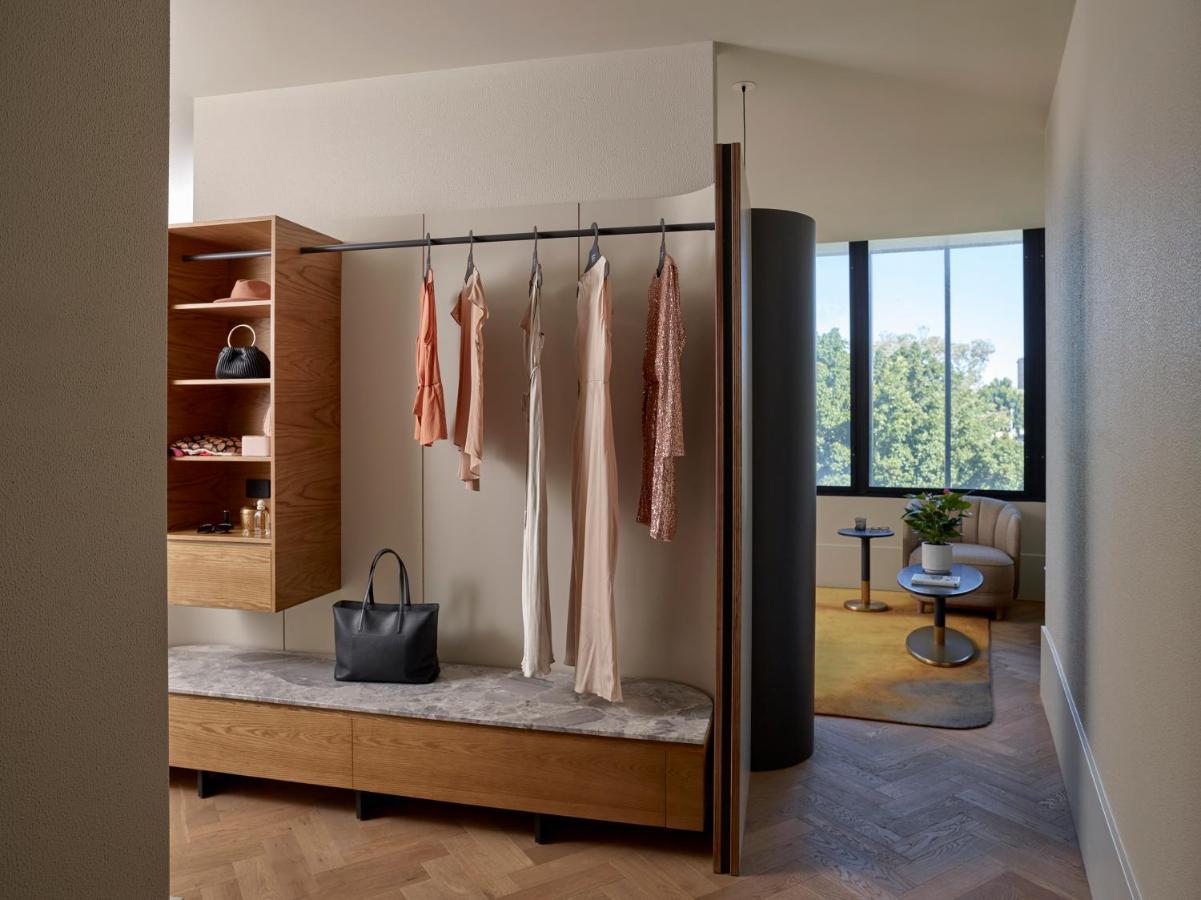 Готель Crystalbrook Kingsley Ньюкасл Екстер'єр фото A walk-in wardrobe