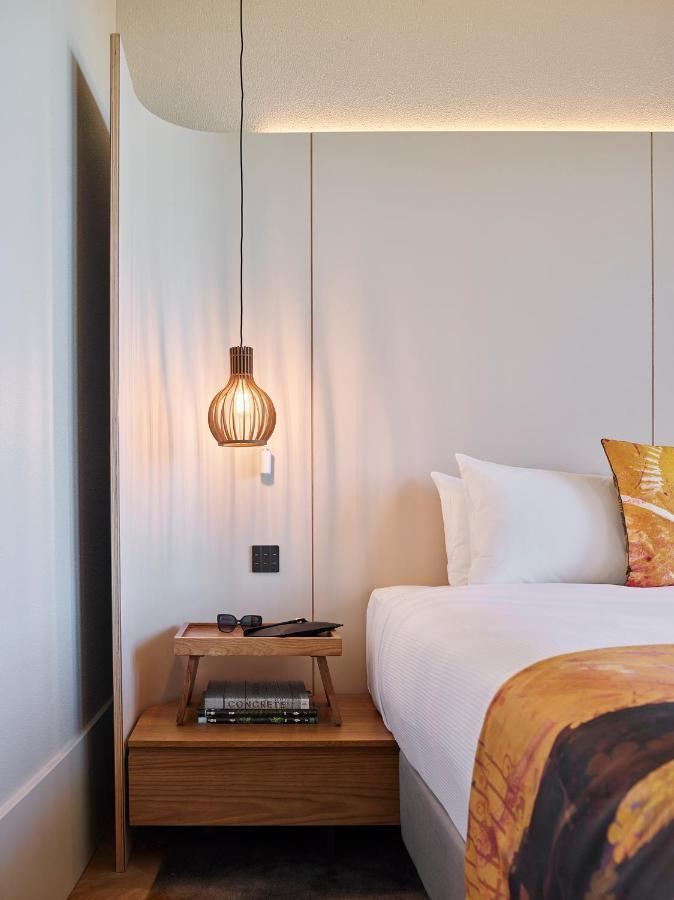 Готель Crystalbrook Kingsley Ньюкасл Екстер'єр фото A pendant light