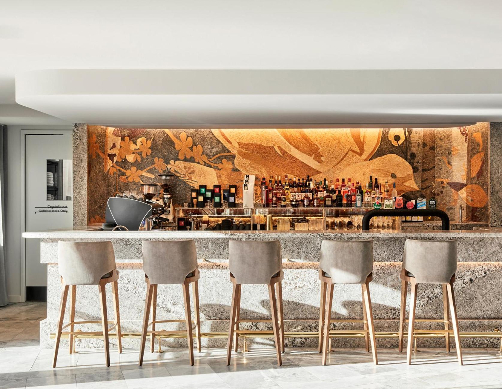 Готель Crystalbrook Kingsley Ньюкасл Екстер'єр фото The bar at the 100 East 53rd Street building